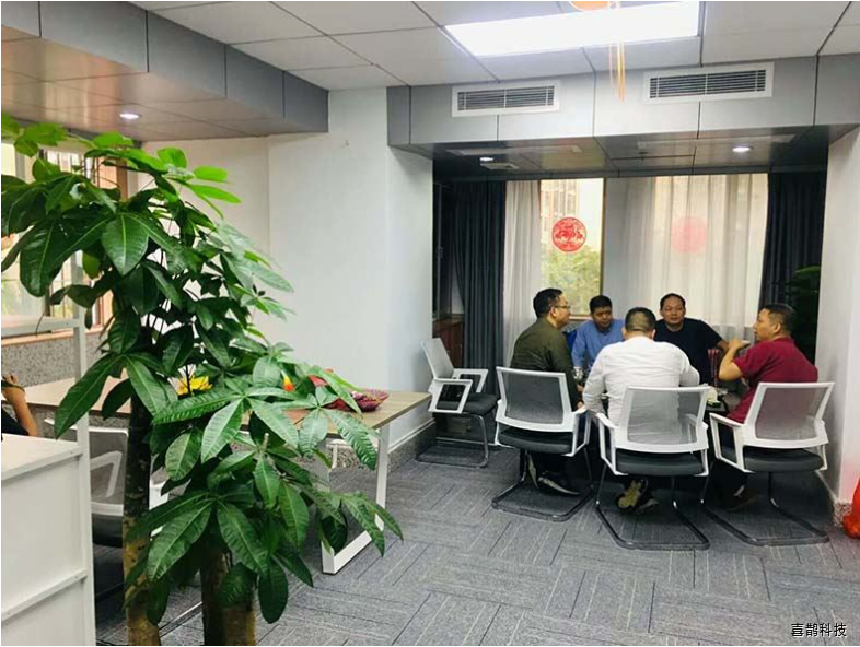 钮纽实业精英团队莅临我公司欢庆开业典礼