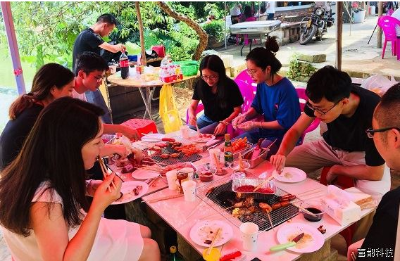 喜鹊科技团队鸣泉山果园烧烤钓鱼场欢乐游